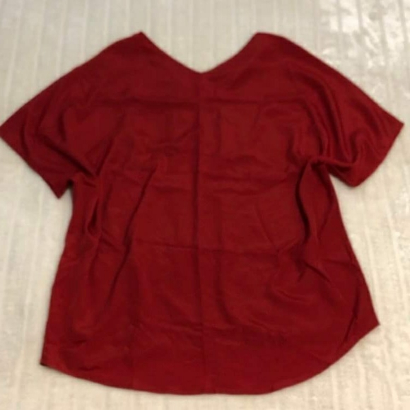 Larry Levine Short Sleeve Batwing Style Blouse - Picture 4 of 9